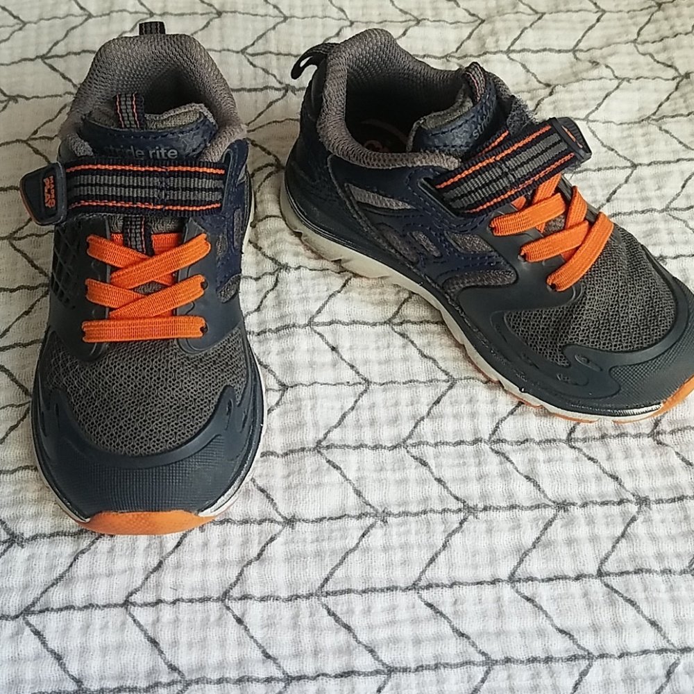 Boys stride rite shoes